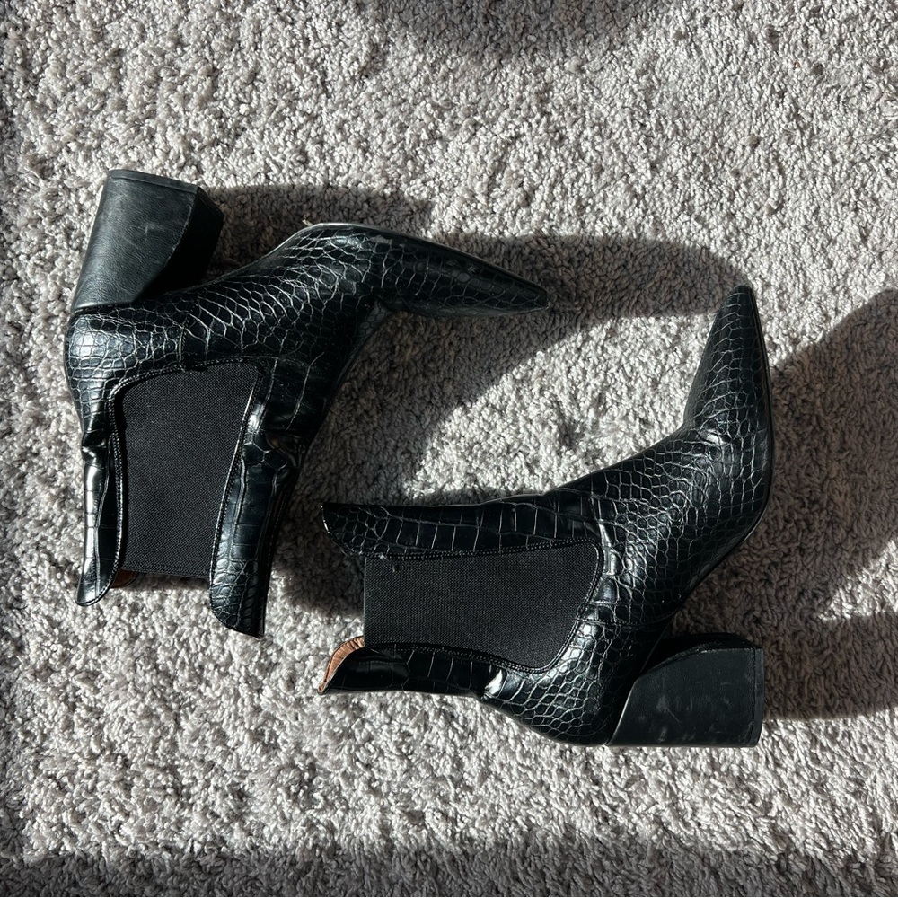 FOREVER 21 Snake Skin Pointed Toe Ankle Boot